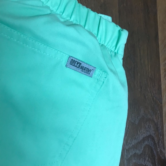 Greys anatomy scrubs NWOT - Picture 2 of 6